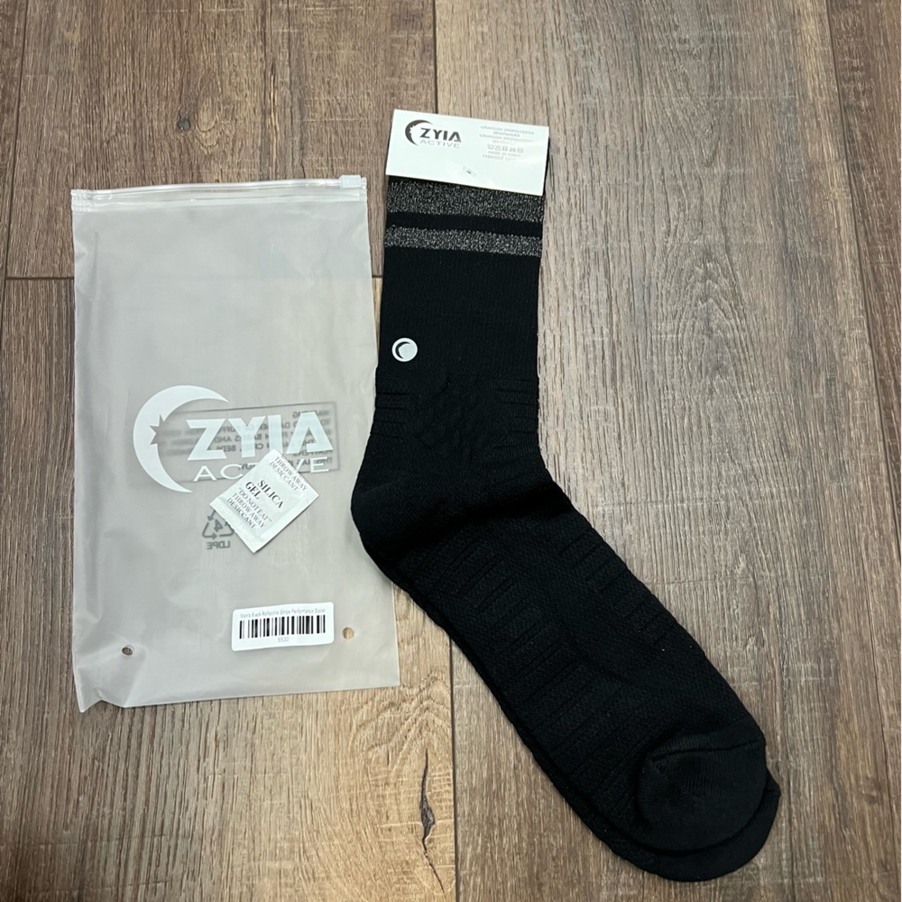New Zyia Men’s black reflective stripe performance socks